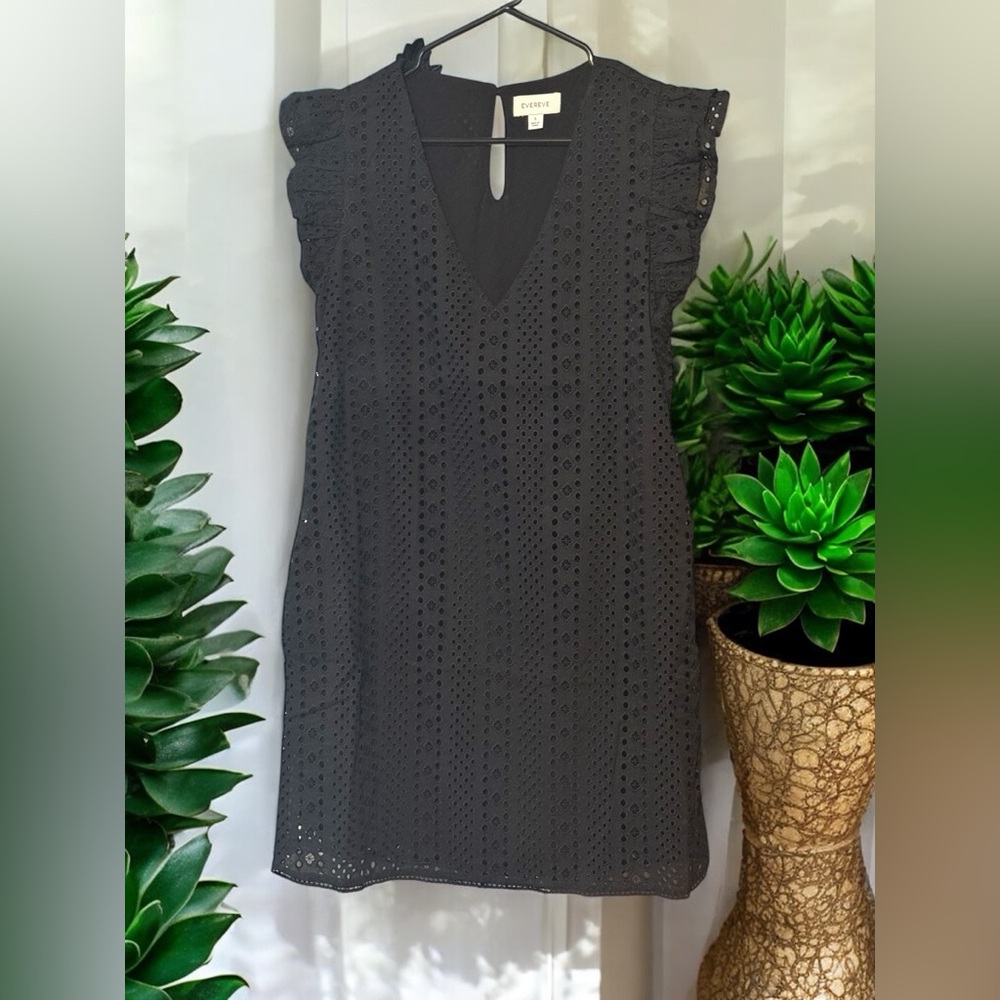 NWOT! EVEREVE black eyelet shift dress 100% cotton, with pockets! Small